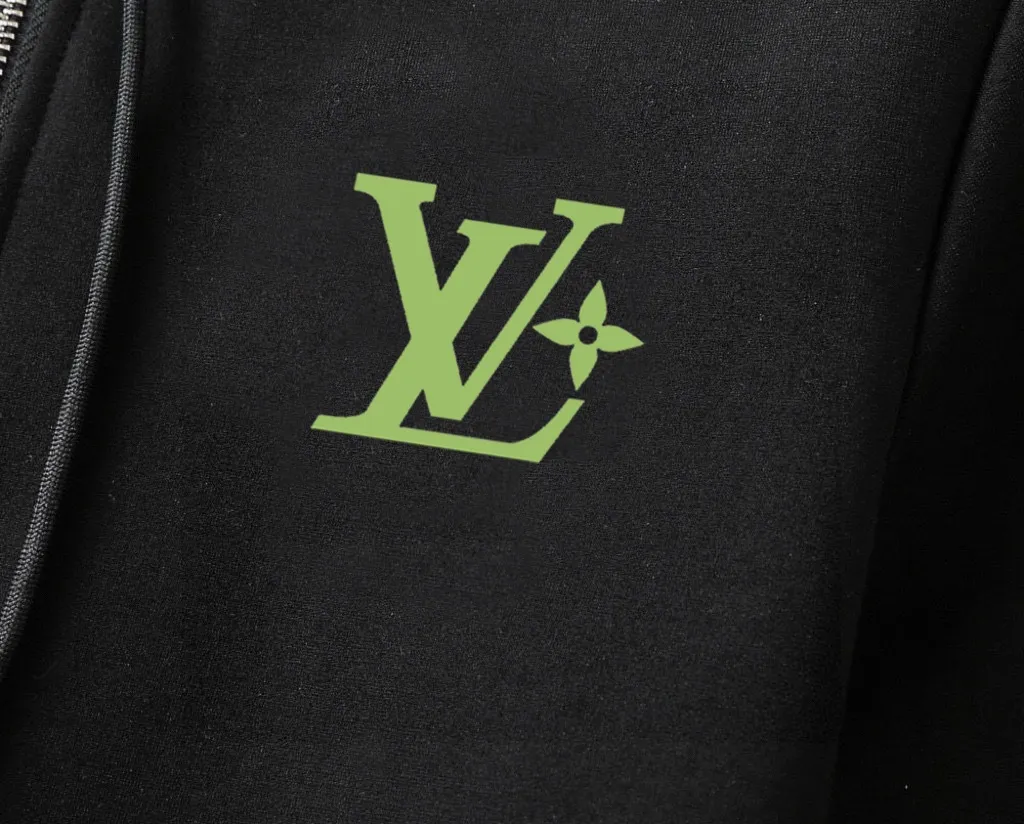 🅿️460 brand [LV Louis Vuitton] (velvet and thickened) 2025 autumn and winter new products, celebrities’ favorite fashion-flavored casual suits, clean and neat tailoring, full of urban style. Made of high-quality customized fabrics, the inner warmth is excellent, the hand feels soft and dry, and the upper body effect is crisp and stylish. The three-dimensional cutting process and the pattern are all of high standards, and the silhouette version has the right benefits! It is not tight at all, and you feel good when you wear it. So many top-quality raw materials create high-end products with unparalleled value. It is the first choice for high-end fashion people. (Size: M-4XL can wear up to 200 pounds)